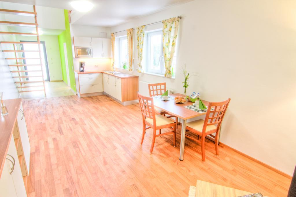 Jungingers Aparthotel Holzheim  ห้อง รูปภาพ