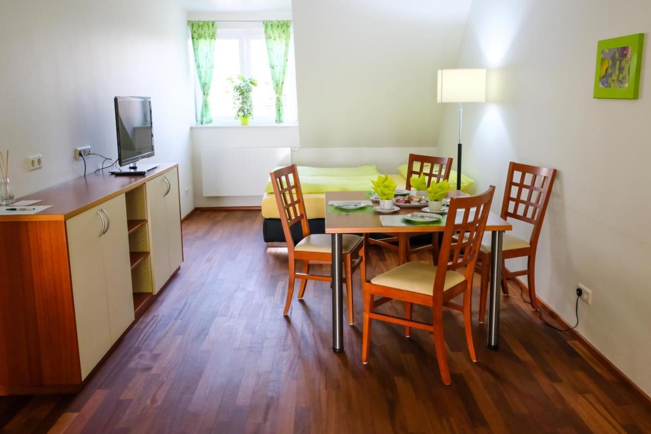 Jungingers Aparthotel Holzheim  ภายนอก รูปภาพ