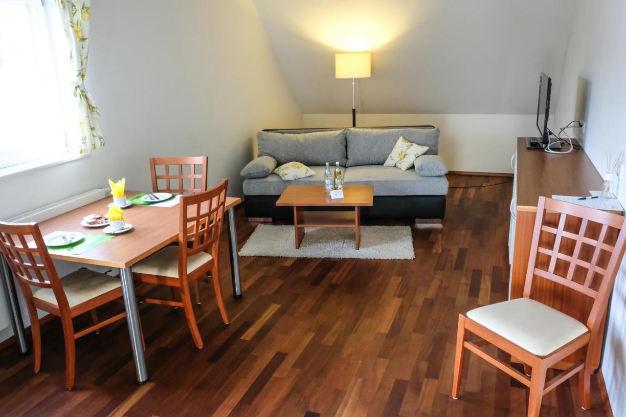 Jungingers Aparthotel Holzheim  ภายนอก รูปภาพ