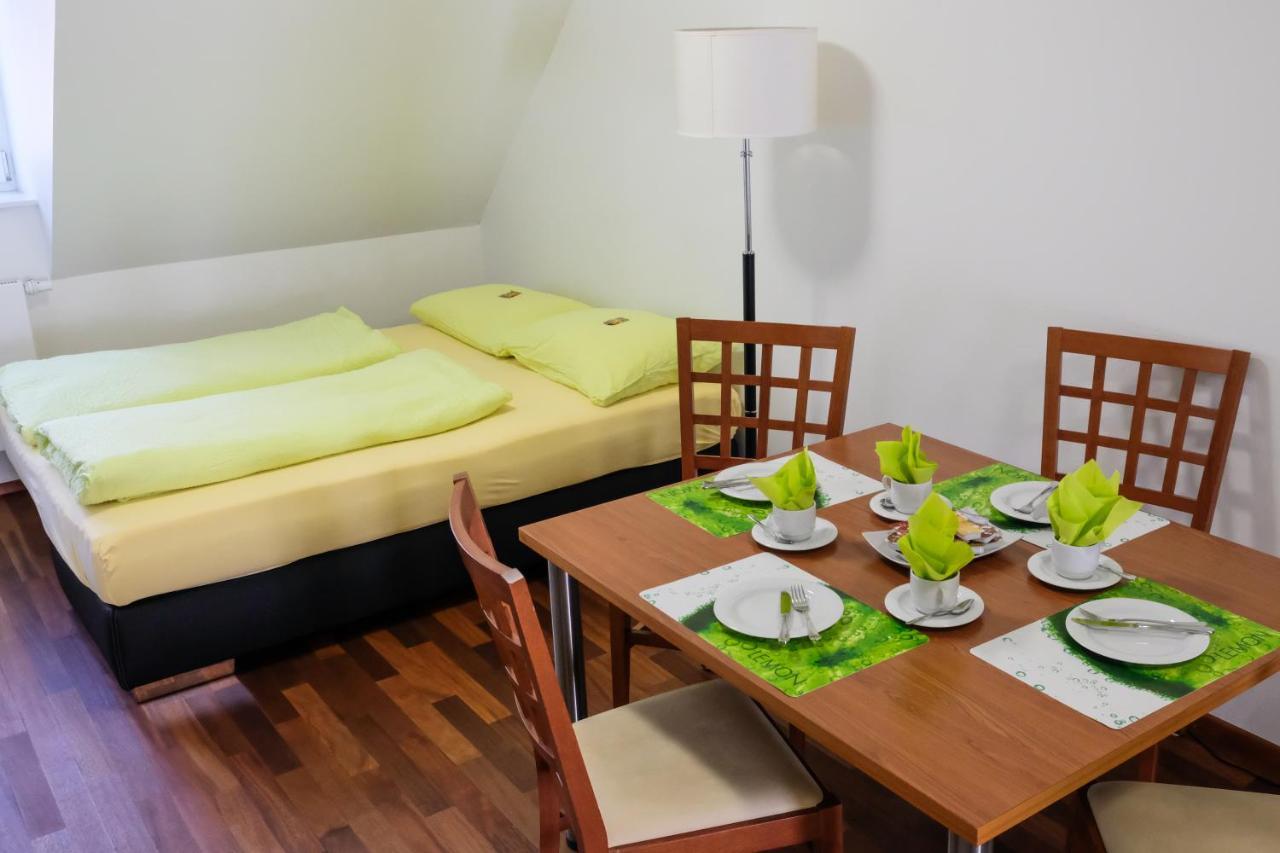 Jungingers Aparthotel Holzheim  ภายนอก รูปภาพ