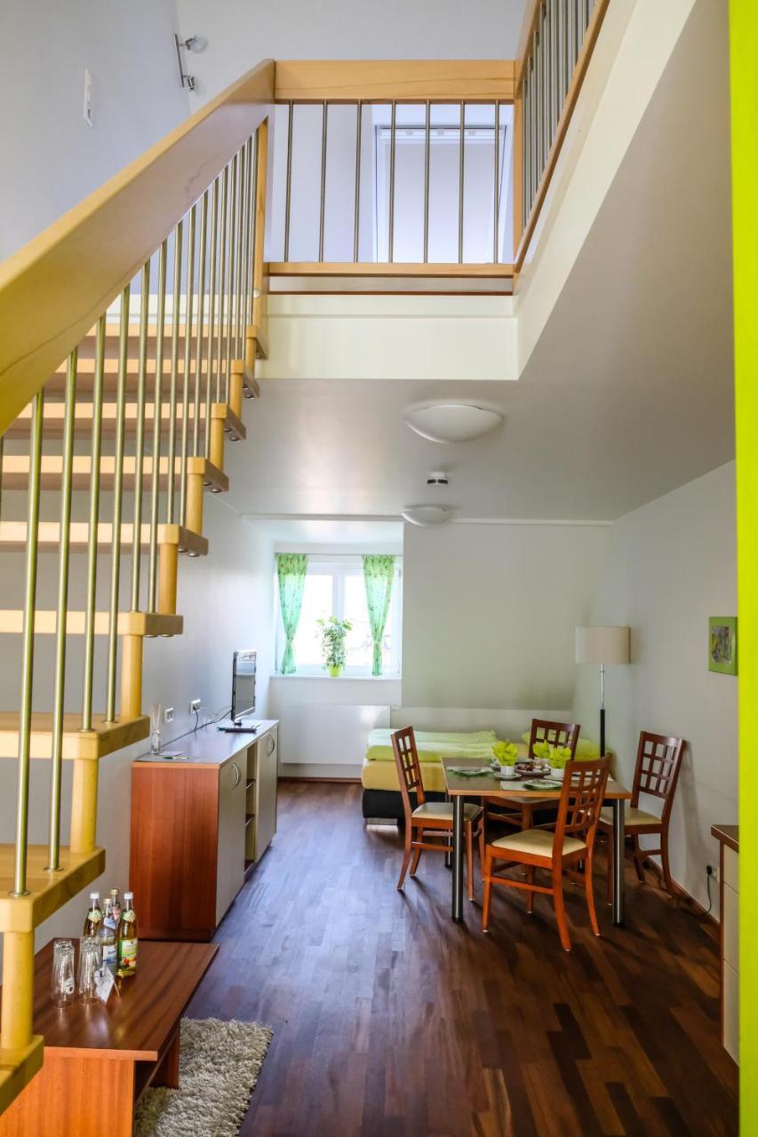 Jungingers Aparthotel Holzheim  ภายนอก รูปภาพ